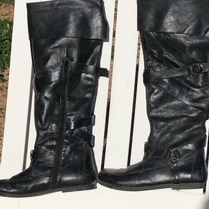 BOOTS-Black Leather-Flat so easy walking. Zipper.